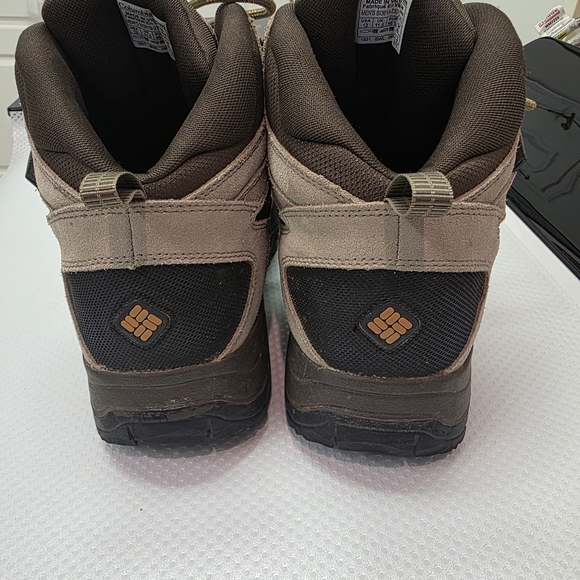 Columbia Men's Waterproof Hiking Shoes. Size 12 Wide - Picture 4 of 7